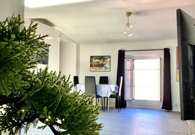 Apartment in Cannes - Spacieux logement situé Rue des Serbes / Top Floor