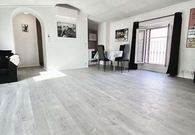 Apartment in Cannes - Top Floor / Spacieux logement situé Rue des Serbes Apartment in Cannes - Top Floor / Spacieux logement situé Rue des Serbes