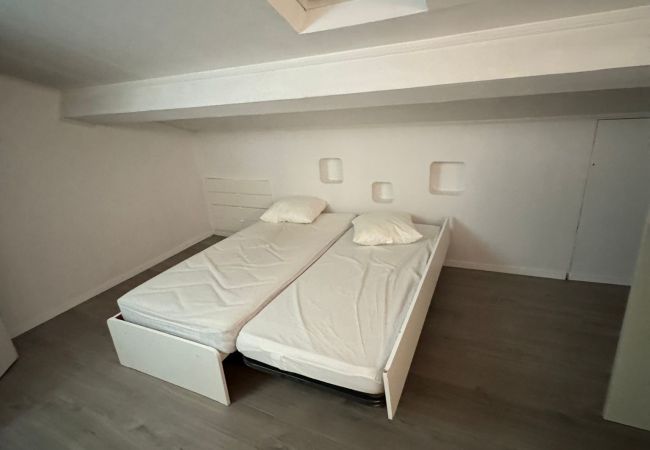 Apartment in Cannes - Top Floor / Spacieux logement situé Rue des Serbes Apartment in Cannes - Top Floor / Spacieux logement situé Rue des Serbes