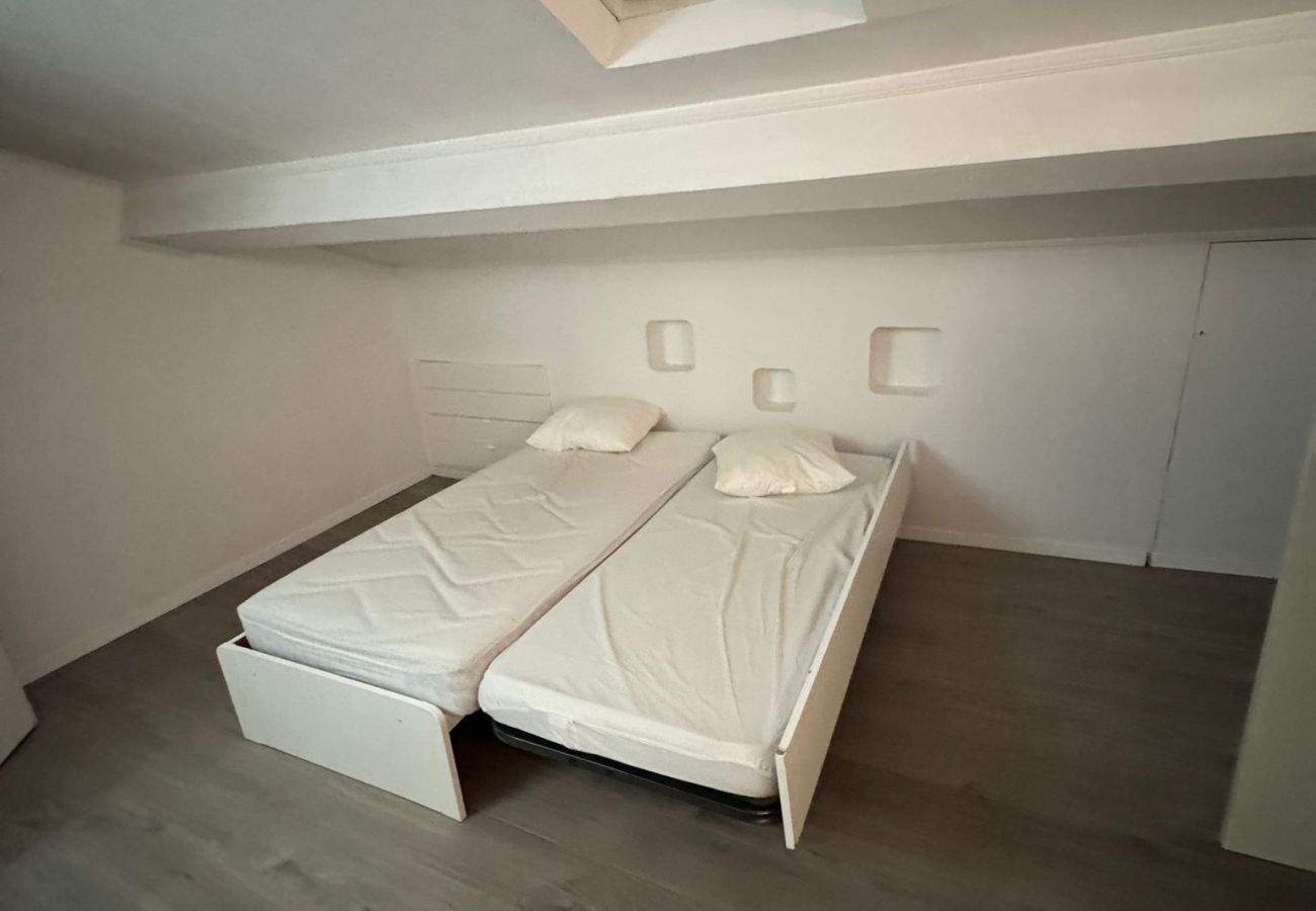 Apartment in Cannes - Top Floor / Spacieux logement situé Rue des Serbes