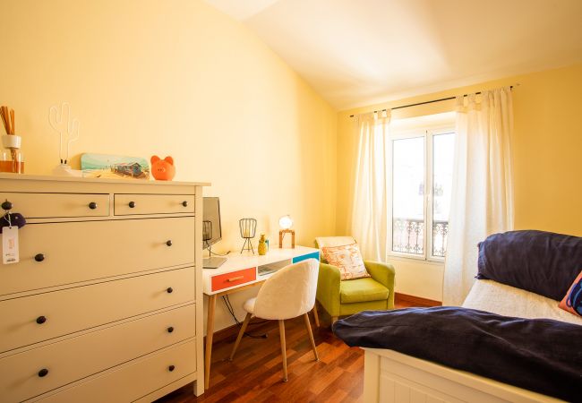 Bedroom with desk