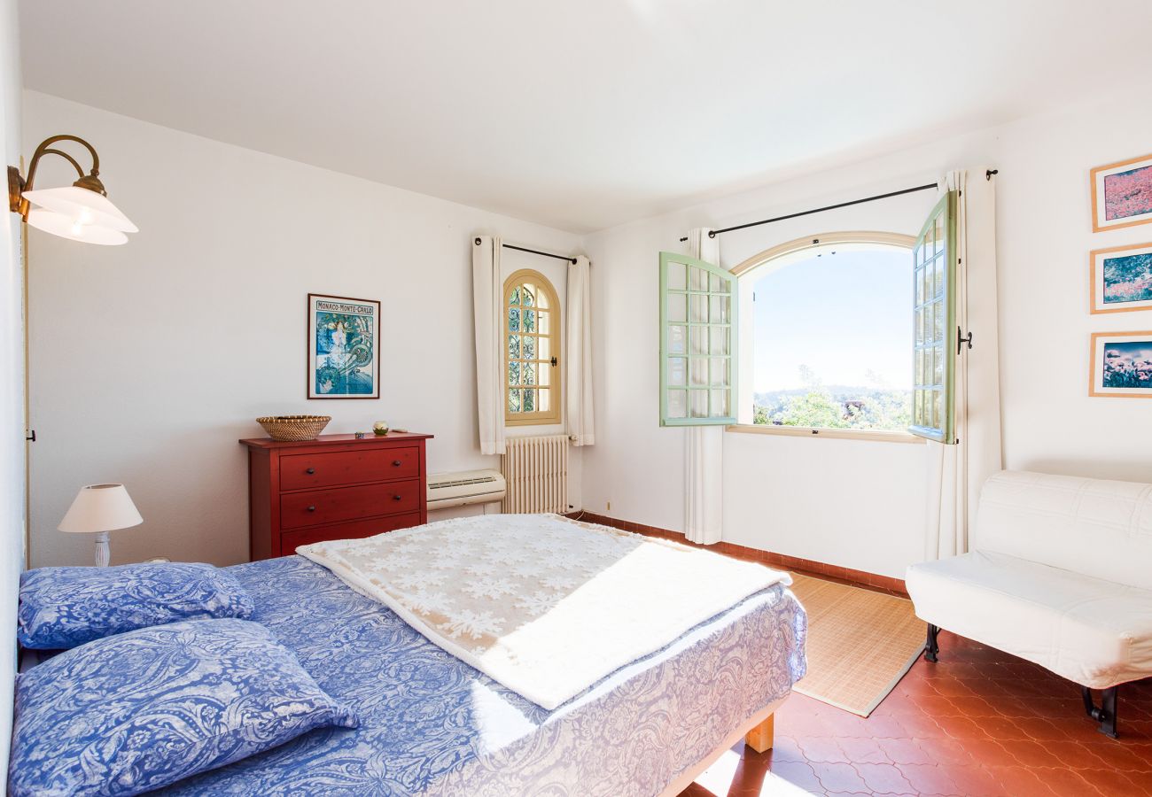 Villa in Roquefort-les-Pins - Villa Les Feuillets  VI4250 by Riviera Holiday Hom