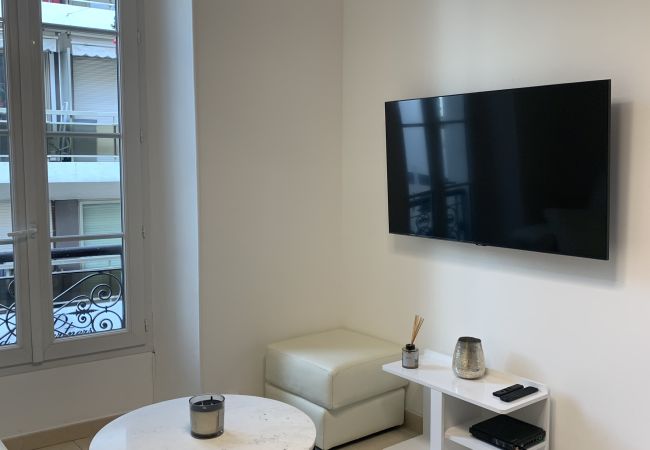Apartment in Cannes - AZA12 / Charmant appartement proche Croisette Apartment in Cannes - AZA12 / Charmant appartement proche Croisette