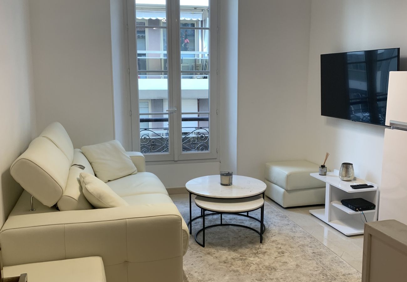 Apartment in Cannes - A DEUX PAS DE LA CROISETTE 12 Mace/AZA12/2P