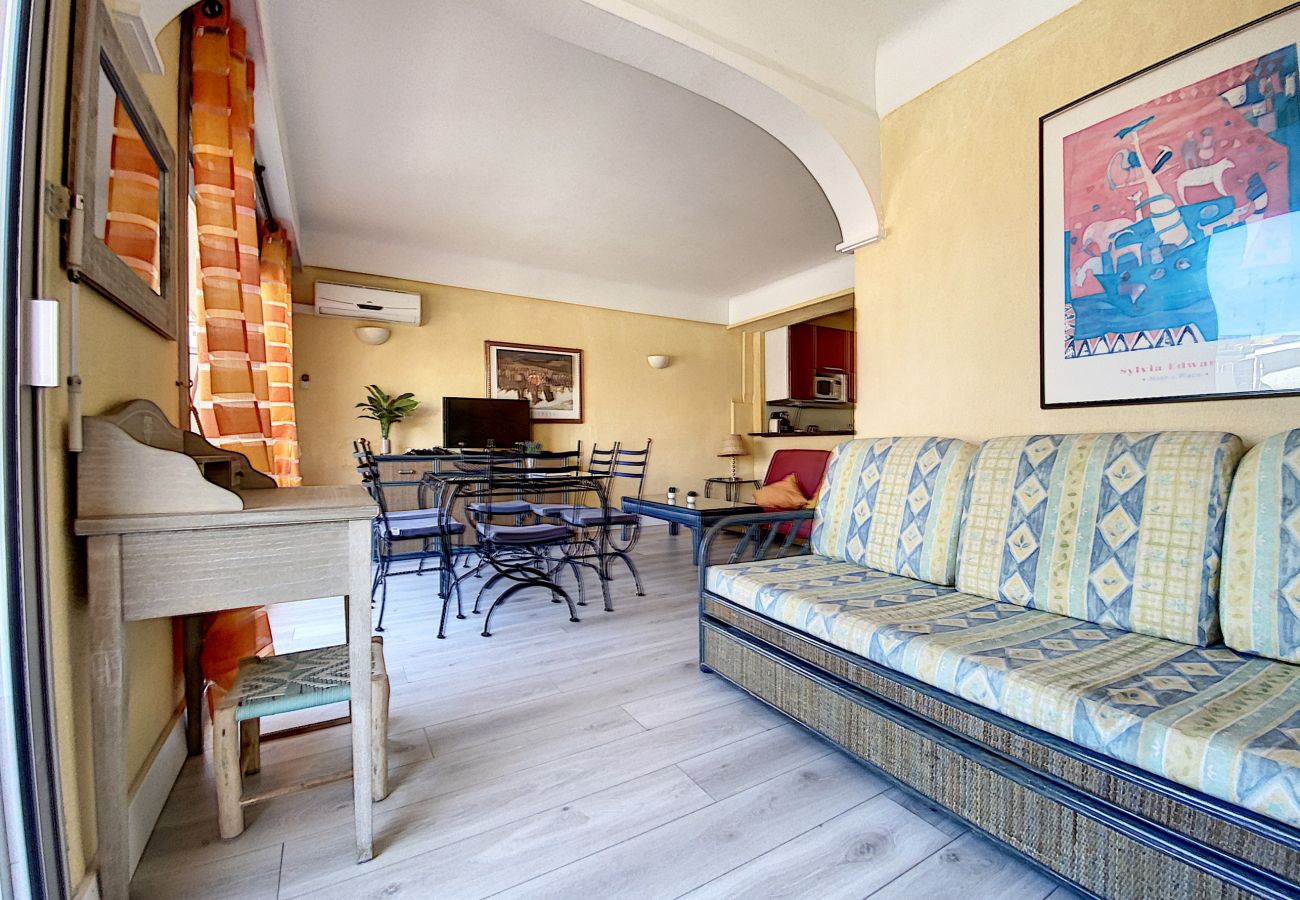 Apartment in Cannes - LAC2141 Appartement de charme face Croisette Apartment in Cannes - LAC2141 Appartement de charme face Croisette