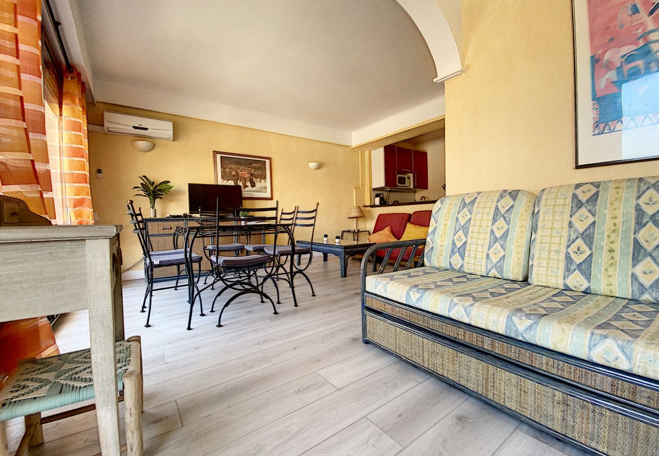 Apartment in Cannes - LAC2141 Appartement de charme face Croisette Apartment in Cannes - LAC2141 Appartement de charme face Croisette