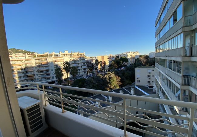 Apartment in Cannes - Appartement immeuble sur Croisette/ MES1112