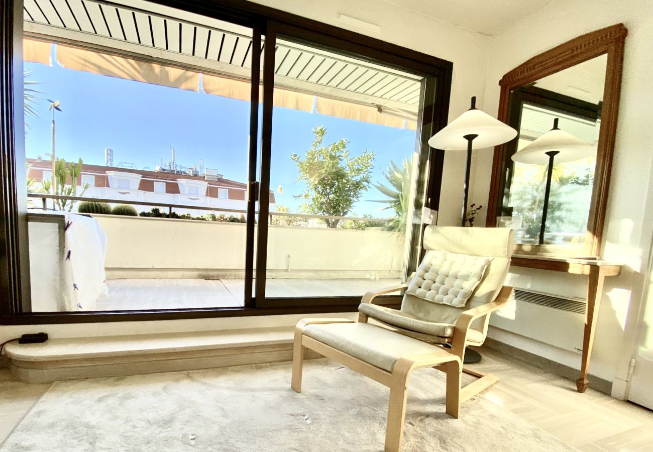 Apartment in Cannes - MAN528 2 pièces terrasse vue mer