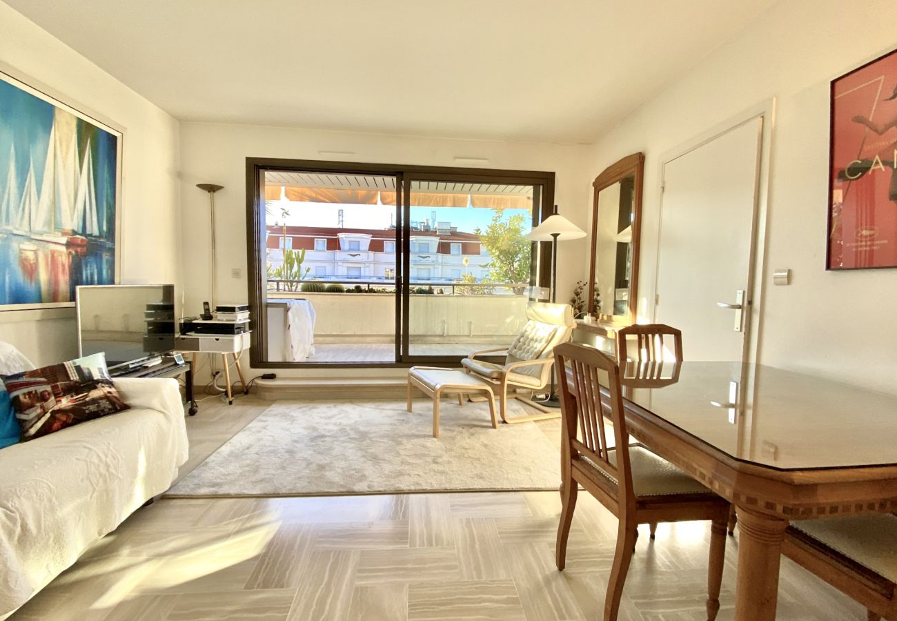Apartment in Cannes - MAN528 2 pièces terrasse vue mer