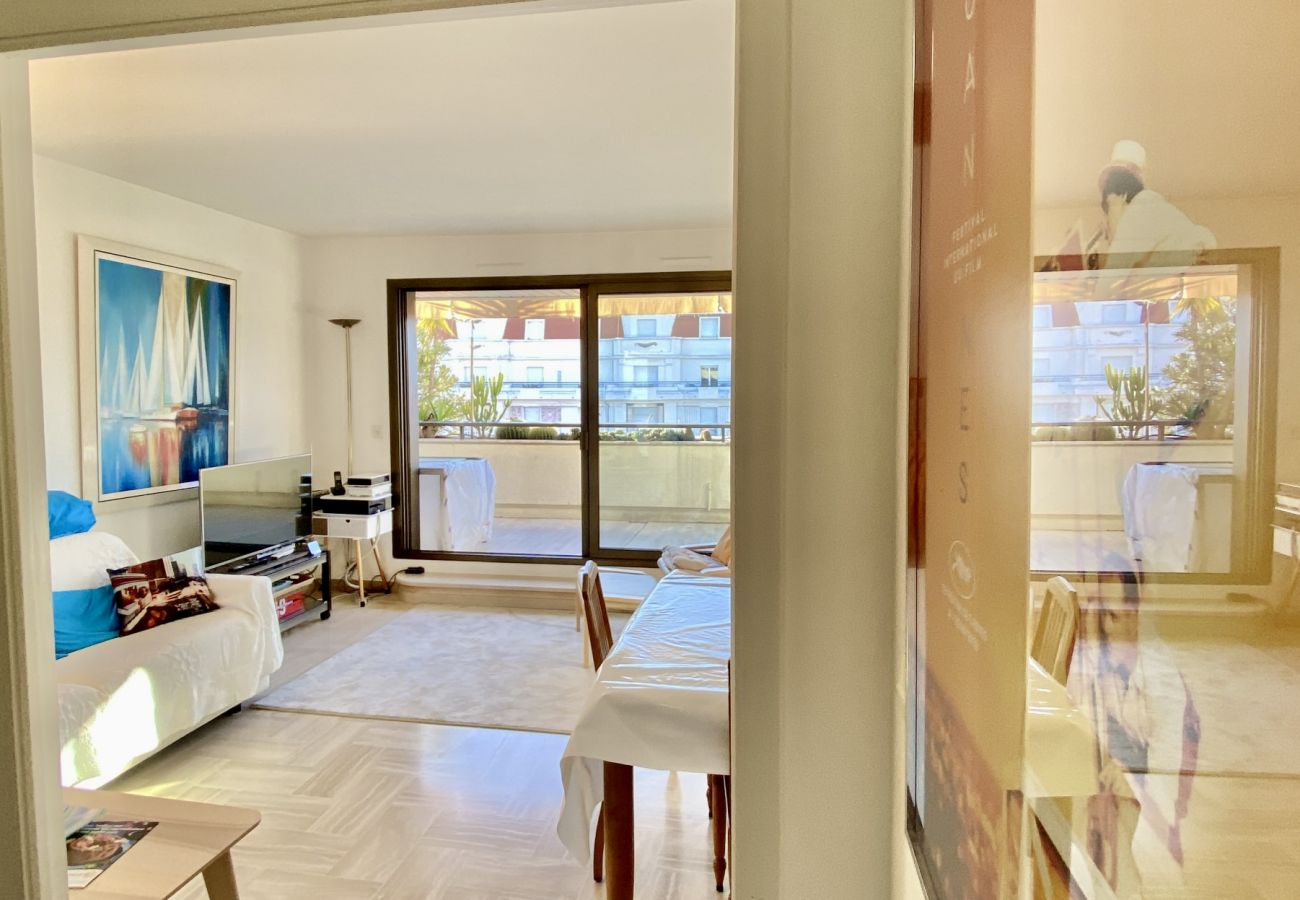 Apartment in Cannes - MAN528 2 pièces terrasse vue mer