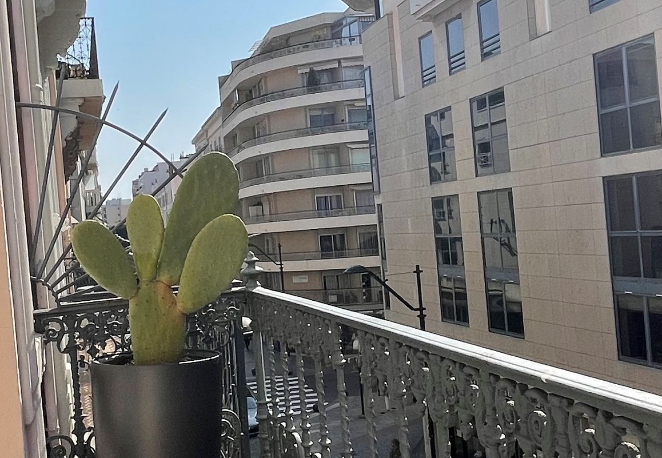 Apartment in Cannes - ARU117 / Remarquable 3 pièces central