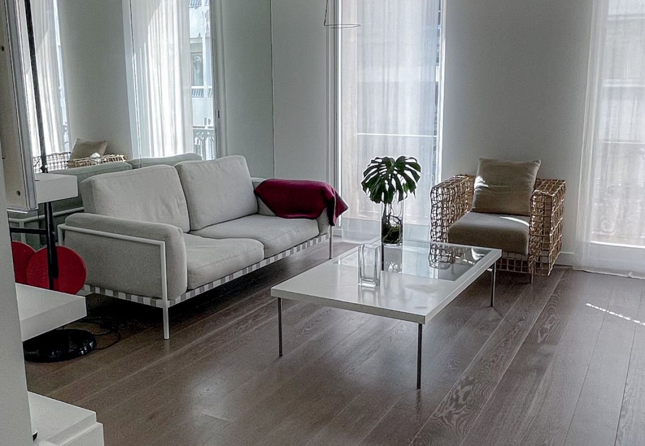 Apartment in Cannes - ARU117 / Remarquable 3 pièces central