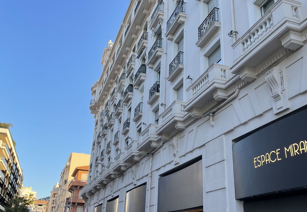 Studio in Cannes - ROH234 / Studio PALAIS MIRAMAR