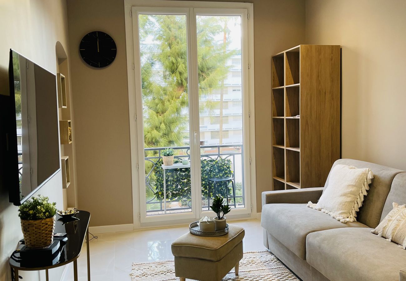 Studio in Cannes - ROH234 / Studio PALAIS MIRAMAR
