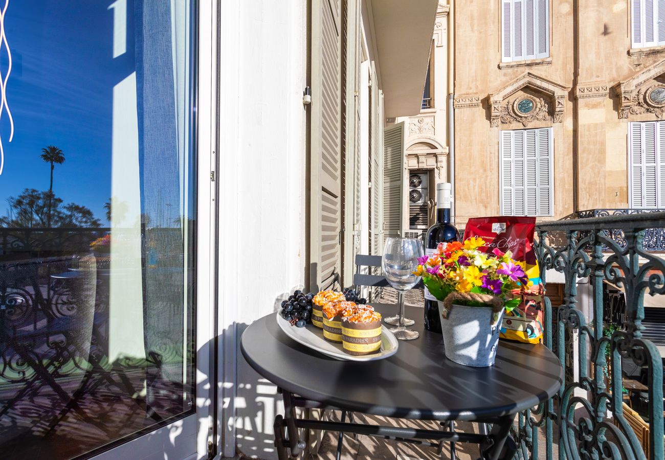 Apartment in Cannes - croisette appartement 3 chambres / The Six