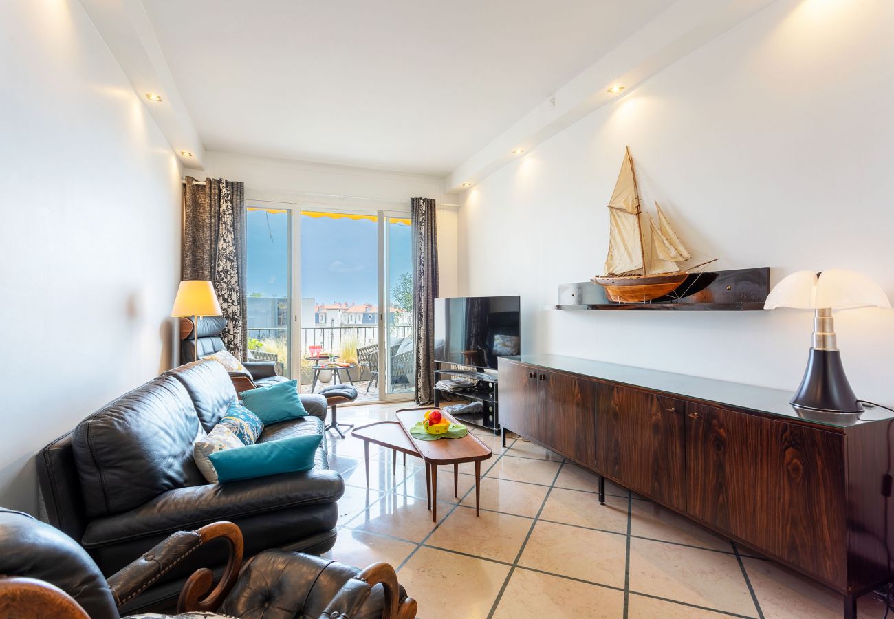 Apartment in Nice - LE FRANCE AP4350 By Riviera Holiday Homes