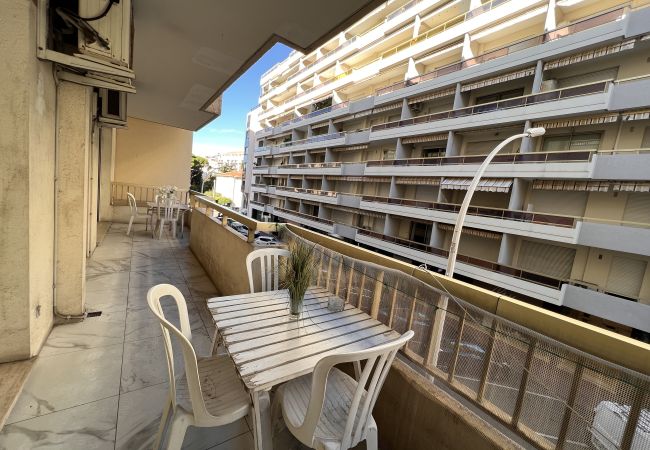 Apartment in Cannes - Grand deux chambres terrasse 200m plage / PHIL