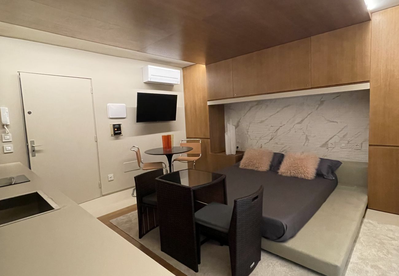Studio in Cannes - SAN891 / Studio design 