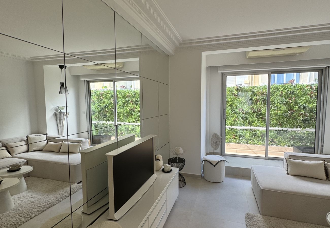 Apartment in Cannes - Res Miramar Apt moderne et luxueux à Cannes