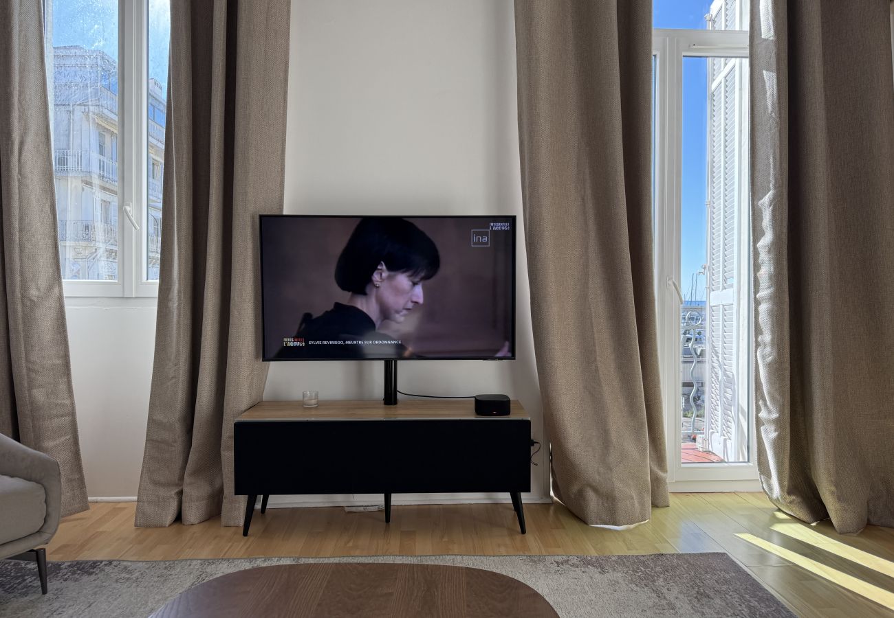 Apartment in Cannes - villa Carmela / charmante suite vue mer