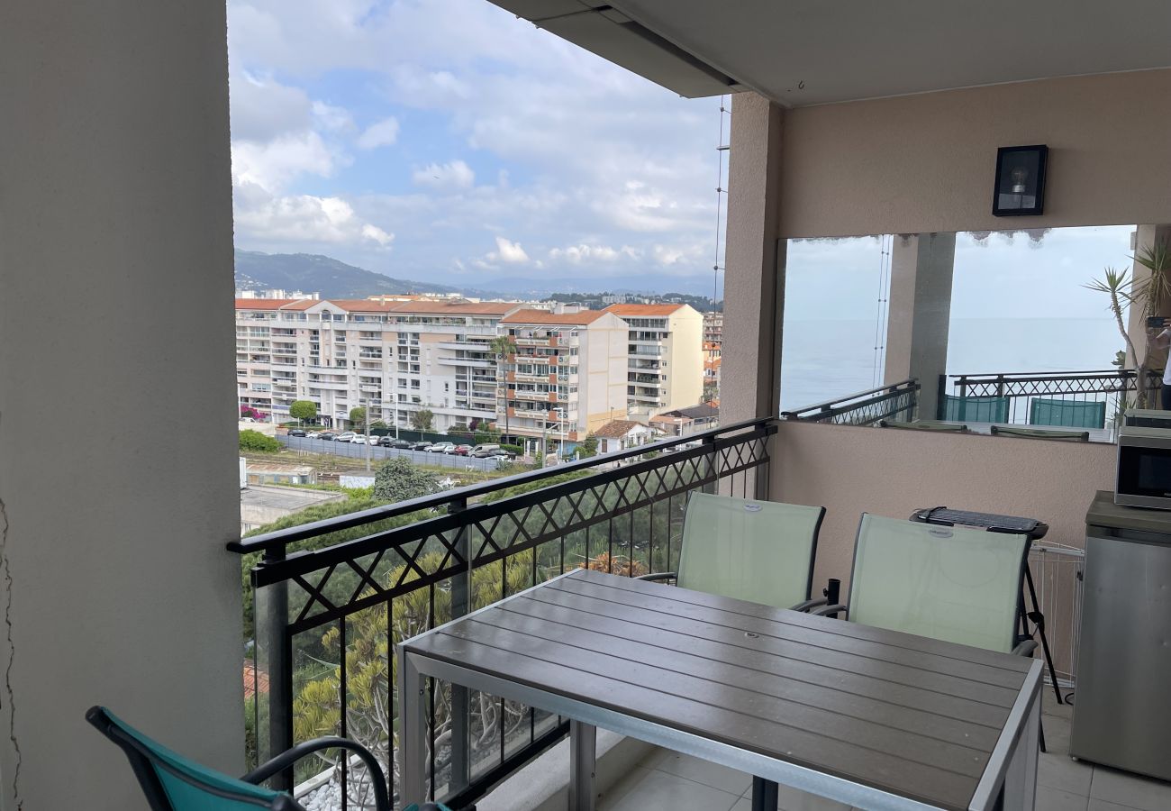 Apartment in Cannes-la-Bocca - Cannes Beach résidence / Vue mer piscine
