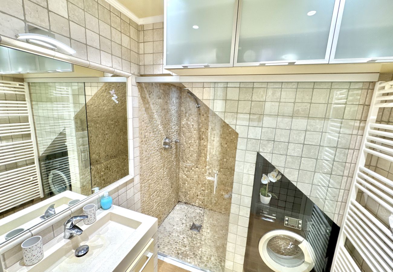 Apartment in Cannes - MEY41 / Meynadier