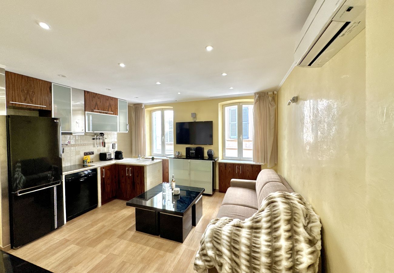 Apartment in Cannes - MEY41 / Meynadier