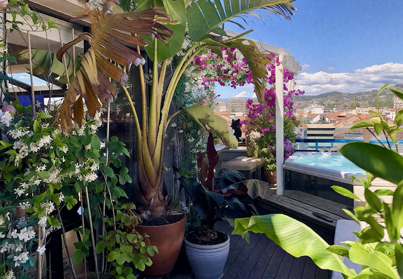 Apartment in Cannes - Gray d'Albion Penthouse, rooftop 30m2 & Jacuzzi