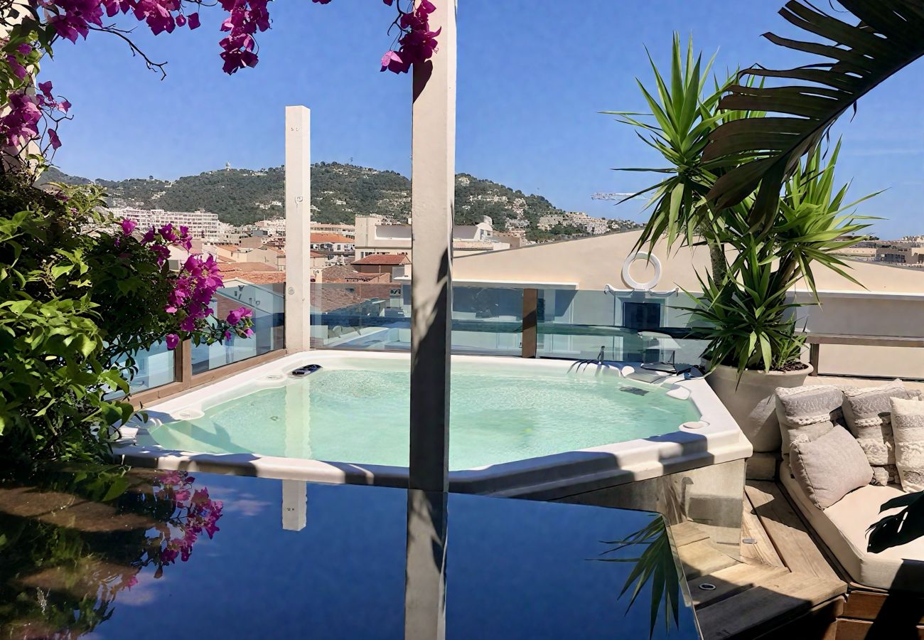 Apartment in Cannes - Gray d'Albion Penthouse, rooftop 30m2 & Jacuzzi