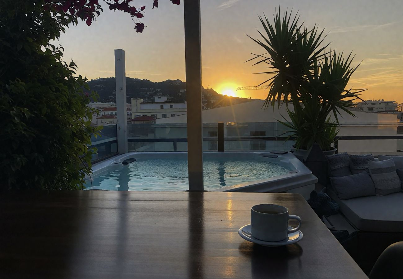 Apartment in Cannes - Gray d'Albion Penthouse, rooftop 30m2 & Jacuzzi