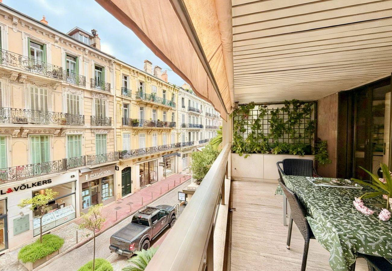 Apartment in Cannes - Gray d'albion studio D vue mer de côté