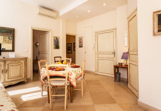 Appartement à Cannes - LAT1103 / Chaleureux logement avec belle terrasse Appartement à Cannes - LAT1103 / Chaleureux logement avec belle terrasse