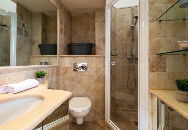 Appartement à Cannes - LAT1103 / Chaleureux logement avec belle terrasse Appartement à Cannes - LAT1103 / Chaleureux logement avec belle terrasse