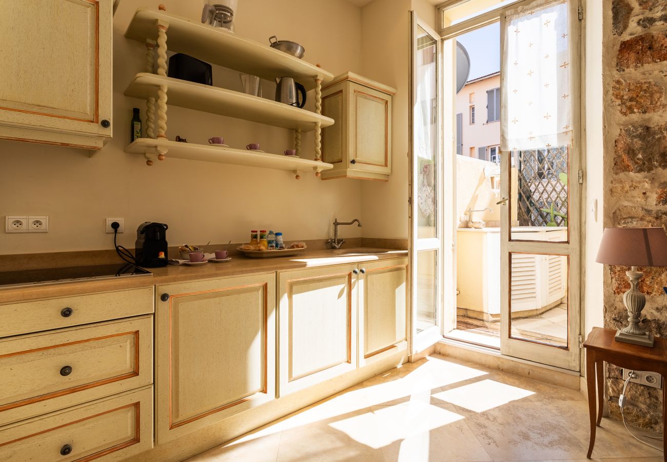 Appartement à Cannes - Chaleureux logement avec belle terrasse / LAT1103