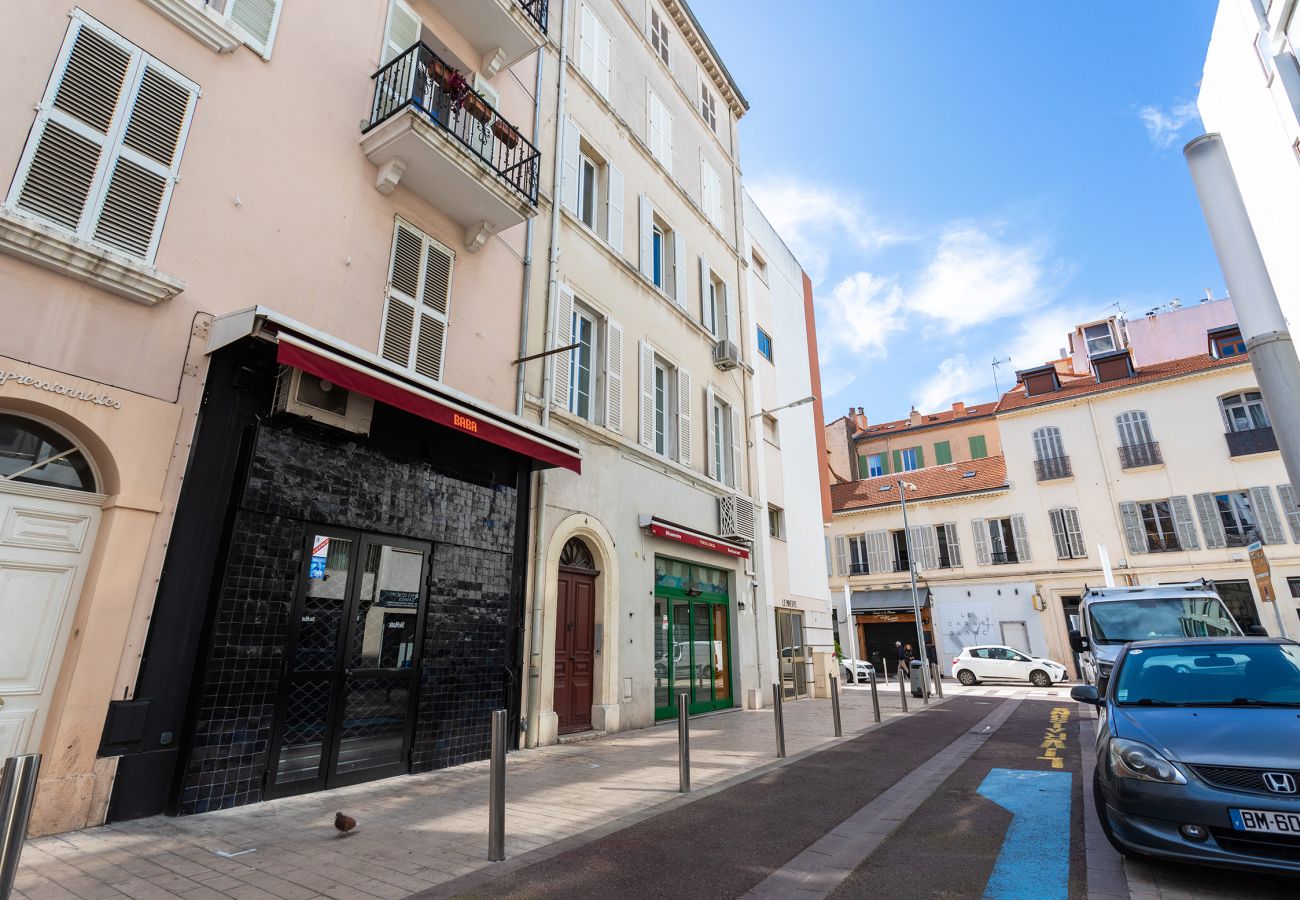 Appartement à Cannes - Chaleureux logement avec belle terrasse / LAT1103