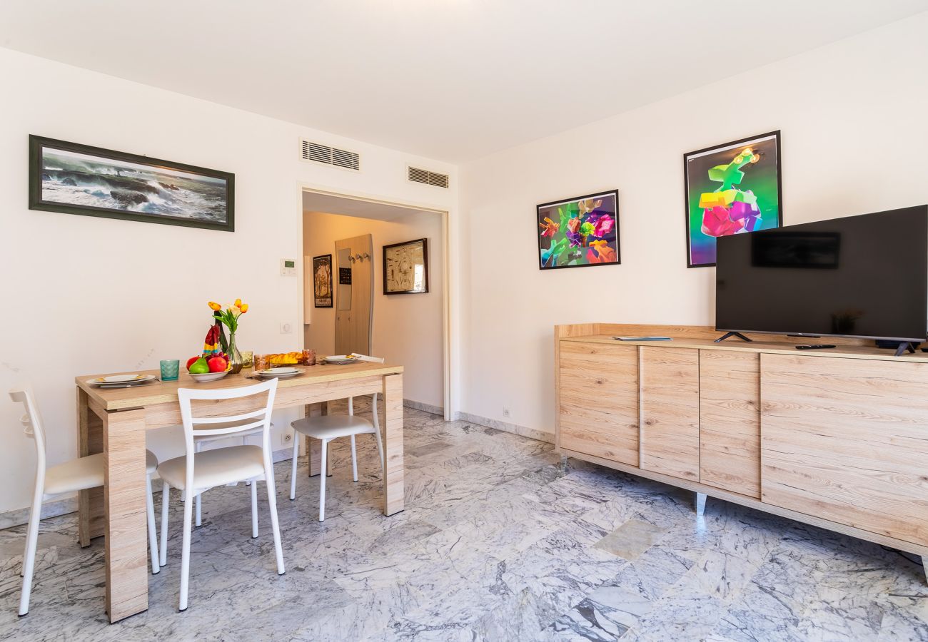 Appartement à Cannes - Confortable 3 pièces a 100m de la plage / DEB5515