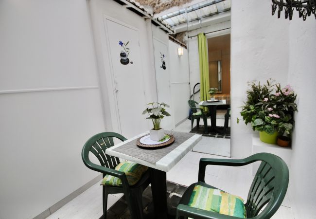 Appartement à Cannes - GIB262 /  Charmant logement situé Place Gambetta Appartement à Cannes - GIB262 /  Charmant logement situé Place Gambetta