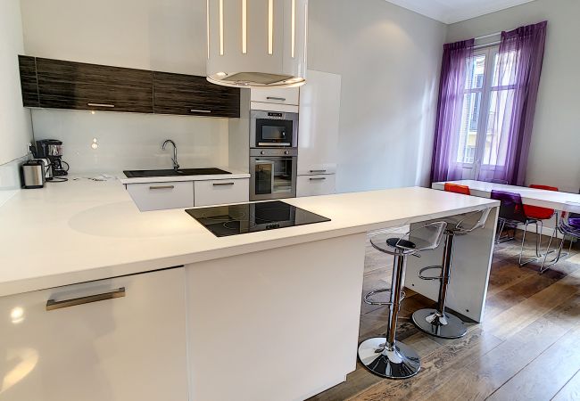 Appartement à Cannes - CIR3374 / SPACIEUX 3 PIECES RUE D'ANTIBES / LE CID Appartement à Cannes - CIR3374 / SPACIEUX 3 PIECES RUE D'ANTIBES / LE CID