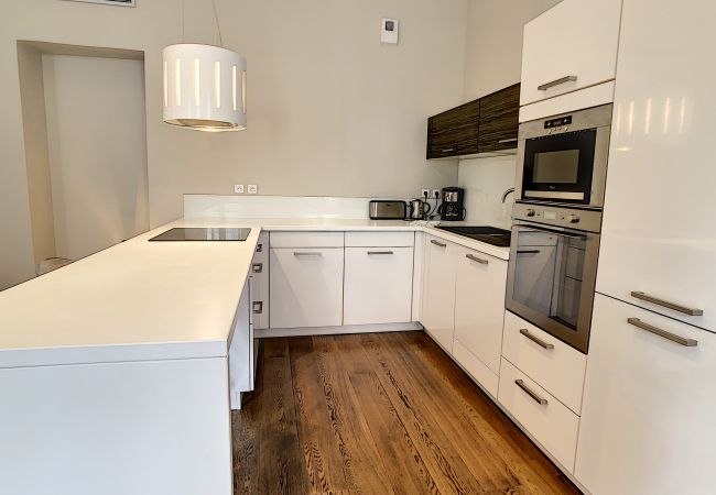 Appartement à Cannes - CIR3374 / SPACIEUX 3 PIECES RUE D'ANTIBES / LE CID Appartement à Cannes - CIR3374 / SPACIEUX 3 PIECES RUE D'ANTIBES / LE CID