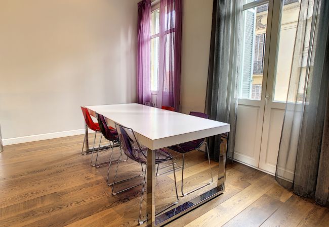 Appartement à Cannes - CIR3374 / SPACIEUX 3 PIECES RUE D'ANTIBES / LE CID Appartement à Cannes - CIR3374 / SPACIEUX 3 PIECES RUE D'ANTIBES / LE CID