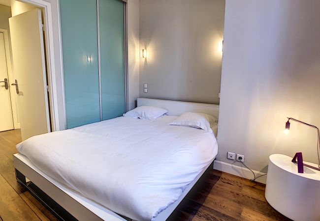 Appartement à Cannes - CIR3374 / SPACIEUX 3 PIECES RUE D'ANTIBES / LE CID Appartement à Cannes - CIR3374 / SPACIEUX 3 PIECES RUE D'ANTIBES / LE CID