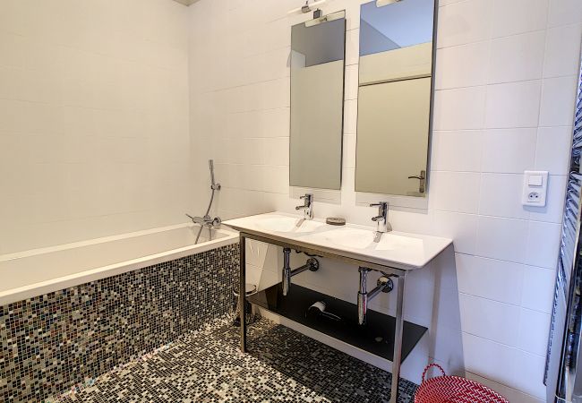 Appartement à Cannes - CIR3374 / SPACIEUX 3 PIECES RUE D'ANTIBES / LE CID Appartement à Cannes - CIR3374 / SPACIEUX 3 PIECES RUE D'ANTIBES / LE CID