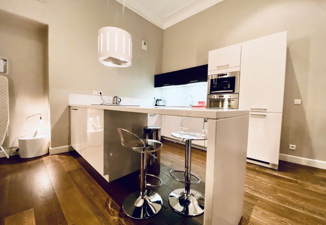 Appartement à Cannes - CIR3374 / SPACIEUX 3 PIECES RUE D'ANTIBES / LE CID Appartement à Cannes - CIR3374 / SPACIEUX 3 PIECES RUE D'ANTIBES / LE CID