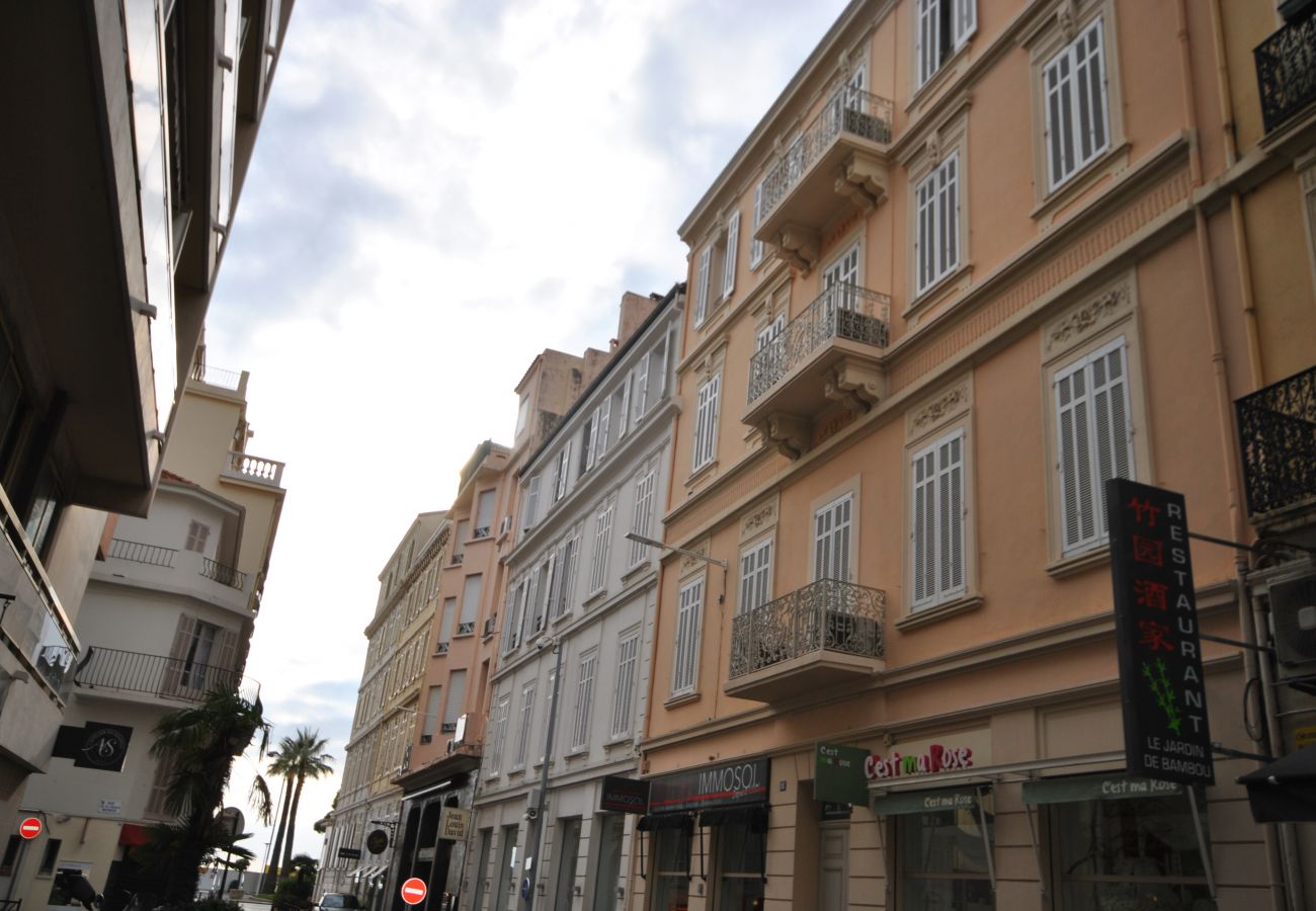 Appartement à Cannes - Super appartement à 100m de la plage /SCI3257