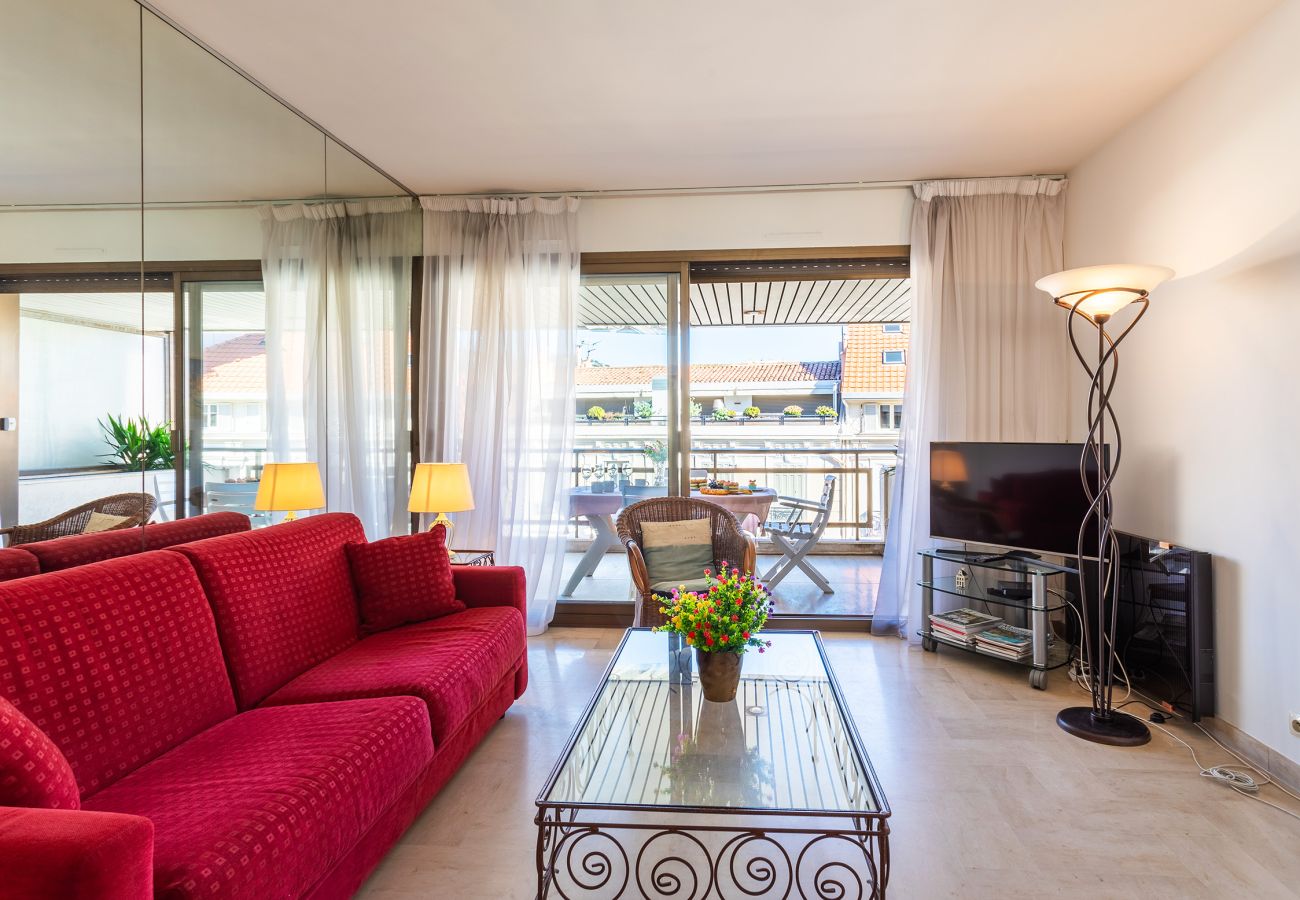 Appartement à Cannes - Grand 2 pièces avec belle terrasse / BAL584