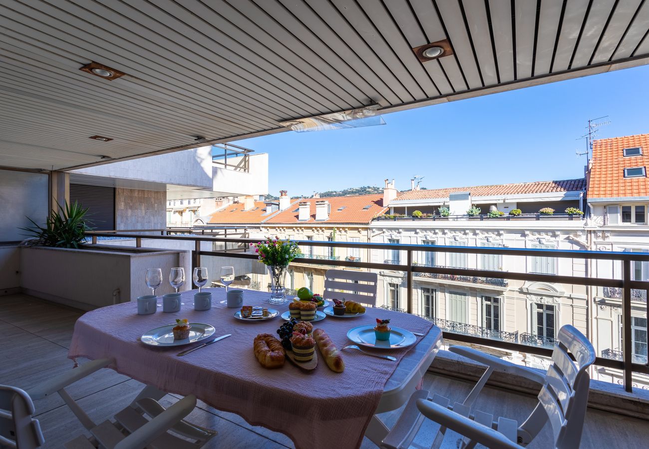 Appartement à Cannes - Grand 2 pièces avec belle terrasse / BAL584