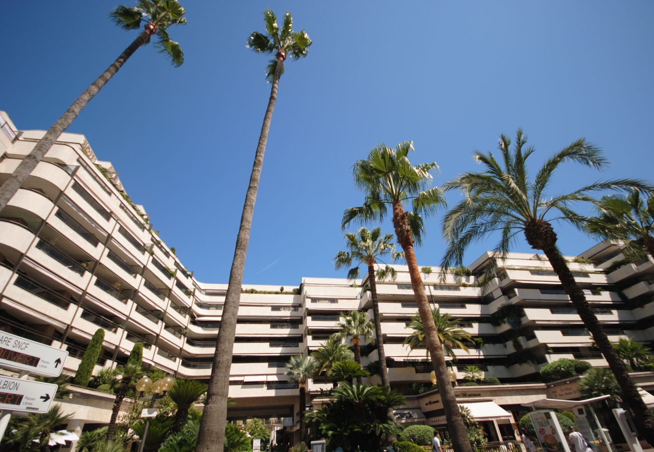Appartement à Cannes - De luxe 2 pièces Gray terasse vue mer DEL562