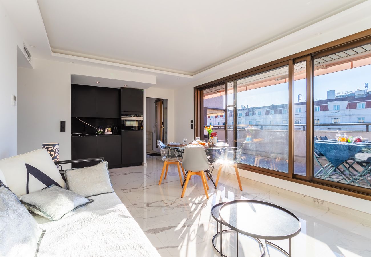 Appartement à Cannes - De luxe 2 pièces Gray terasse vue mer DEL562