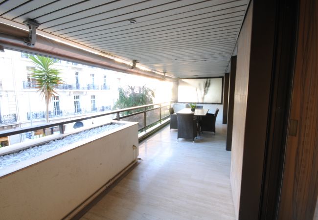 Appartement à Cannes - Grand 2 pièces moderne terrasse / ALI1165