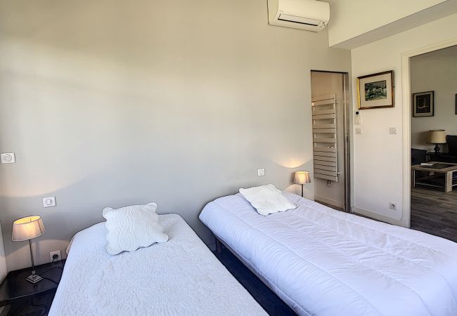 Appartement à Cannes - SAU310 / face mer Sur Croisette 3 chambres Appartement à Cannes - SAU310 / face mer Sur Croisette 3 chambres